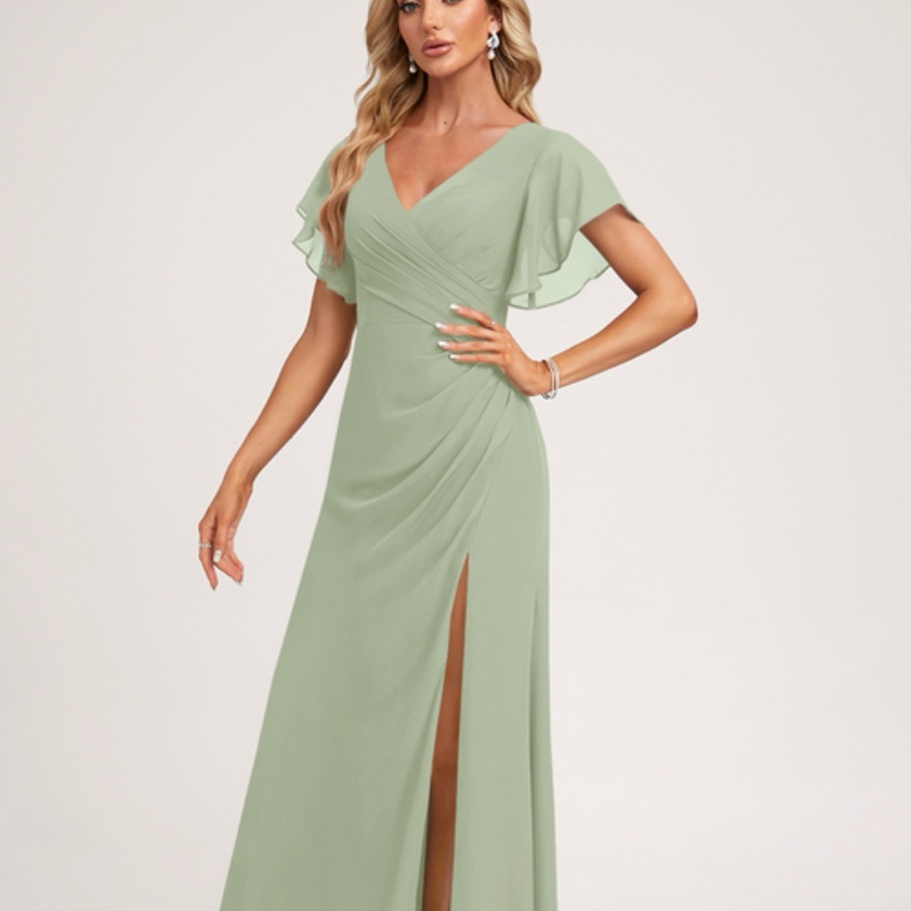 Super flattering JJs House bridesmaids dress - Picture 2 of 11